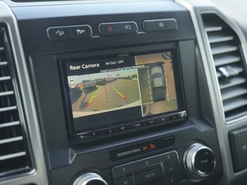 Used 2018 Ford F150 Platinum w/ Equipment Group 701A Luxury image 27