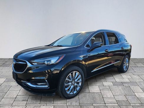 Used 2020 Buick Enclave Essence w/ Sound and Sites Package image 3