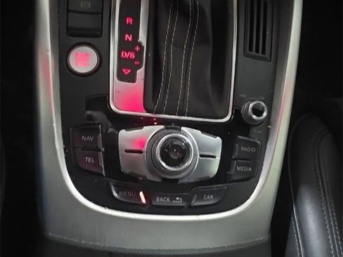 Used 2015 Audi SQ5 Prestige w/ Prestige Package image 17