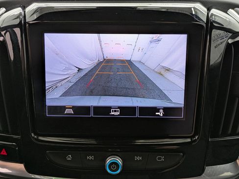 Used 2023 Chevrolet Traverse LT image 11