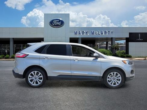 Certified 2022 Ford Edge Titanium AWD/4WD image 6