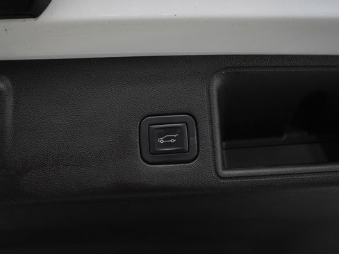 Used 2018 GMC Terrain Denali w/ GMC Pro Grade Package AWD/4WD image 18