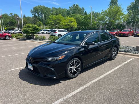 Used 2023 Toyota Camry SE w/ Protection Package (Q2) (TMS) FWD image 3
