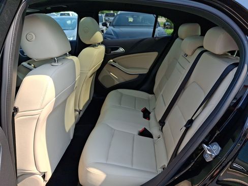 Used 2019 Mercedes-Benz GLA 250 4MATIC image 10