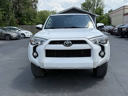 Used 2017 Toyota 4Runner SR5 AWD/4WD image 8