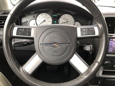 Used 2010 Chrysler 300 Touring image 40