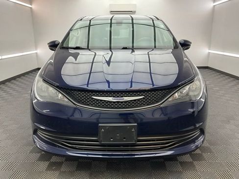 Used 2018 Chrysler Pacifica L FWD image 2
