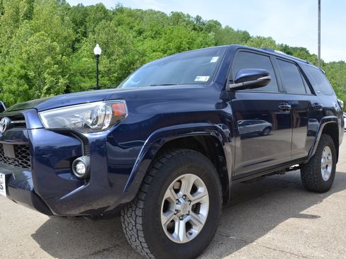 Used 2021 Toyota 4Runner SR5 Premium w/ Moonroof Package AWD/4WD image 3