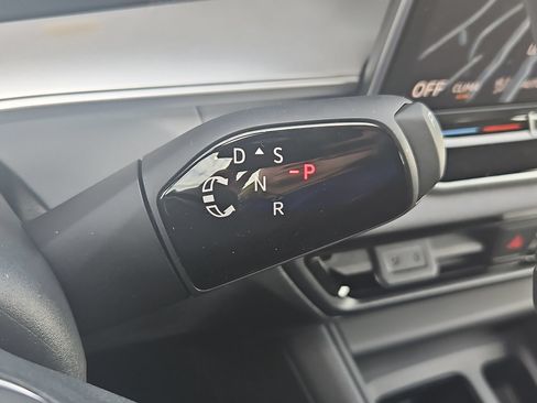 New 2026 Volkswagen Tiguan SE R-Line AWD/4WD image 17