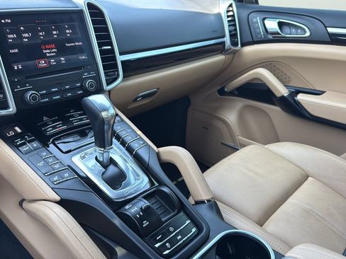 Used 2017 Porsche Cayenne Platinum Edition AWD/4WD image 19