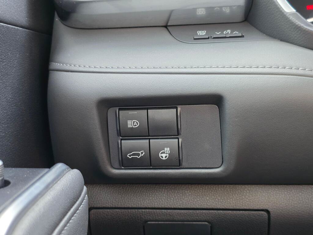 Used 2021 Toyota Highlander Limited FWD image 26