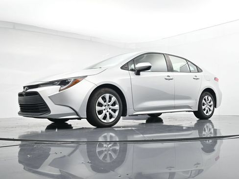 Used 2023 Toyota Corolla LE FWD image 31