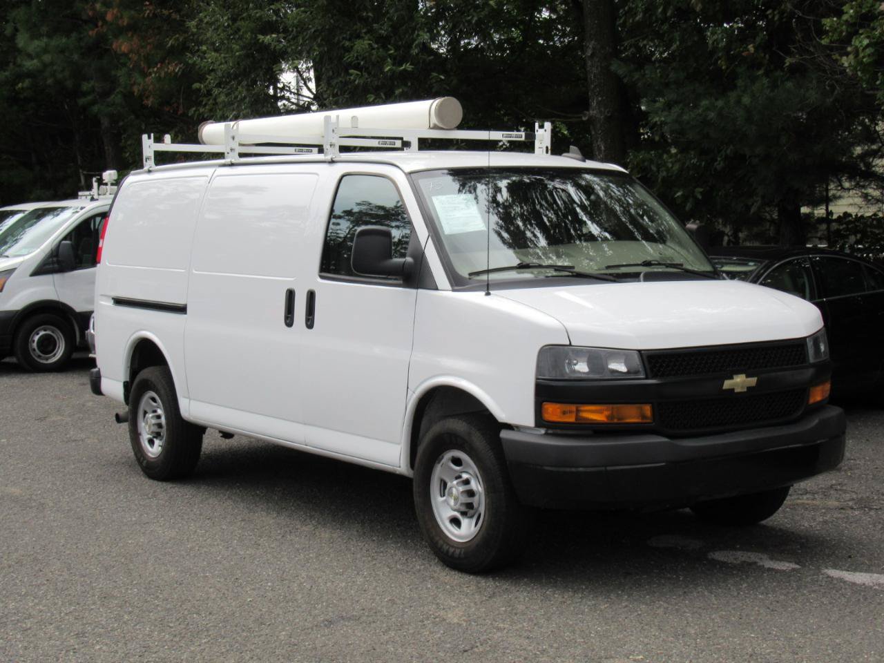 Used 2022 Chevrolet Express 3500 w/ Driver Convenience Package RWD image 8