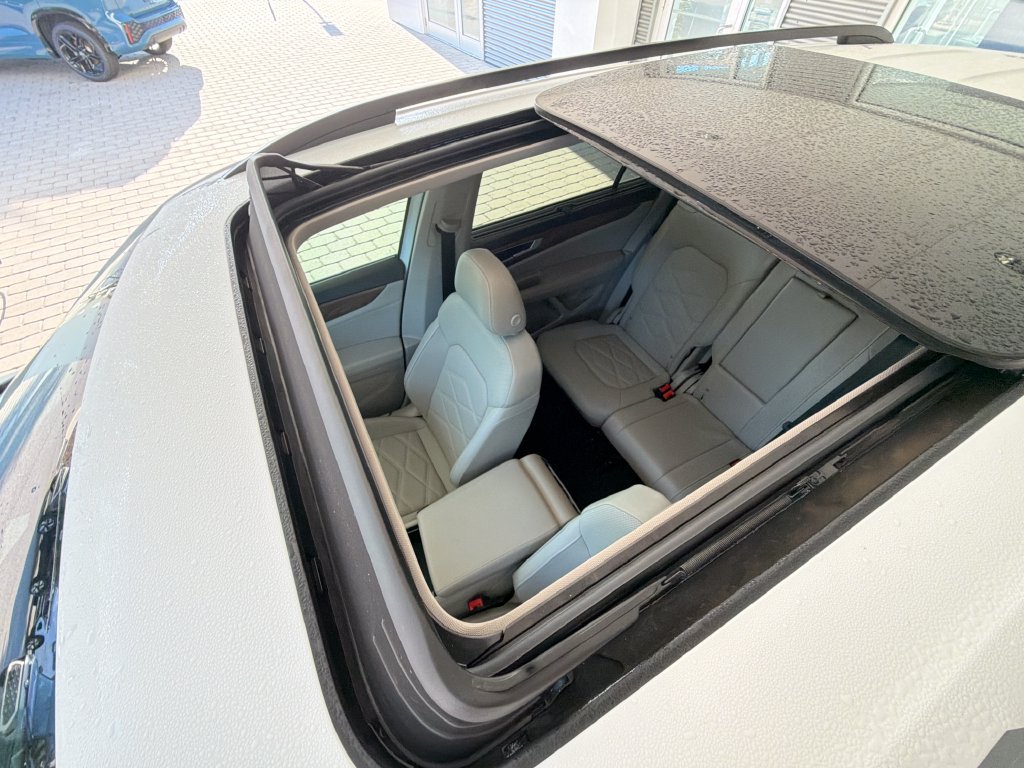 Certified 2024 Volkswagen Atlas SE w/ Panoramic Sunroof Package FWD image 35