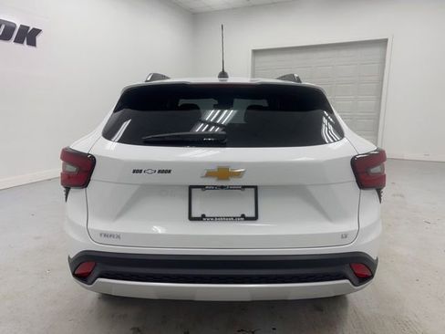 Used 2026 Chevrolet Trax LT w/ Driver Confidence Package FWD image 6