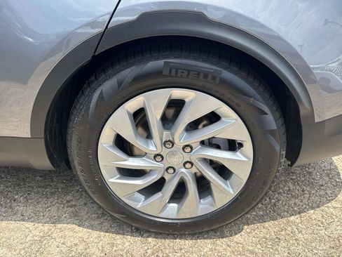 New 2025 Land Rover Discovery S image 3