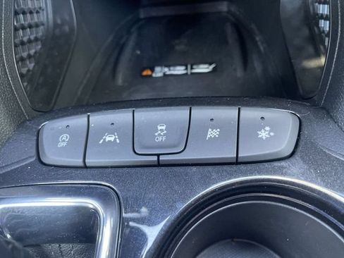Used 2021 Chevrolet TrailBlazer ACTIV w/ Technology Package FWD image 17