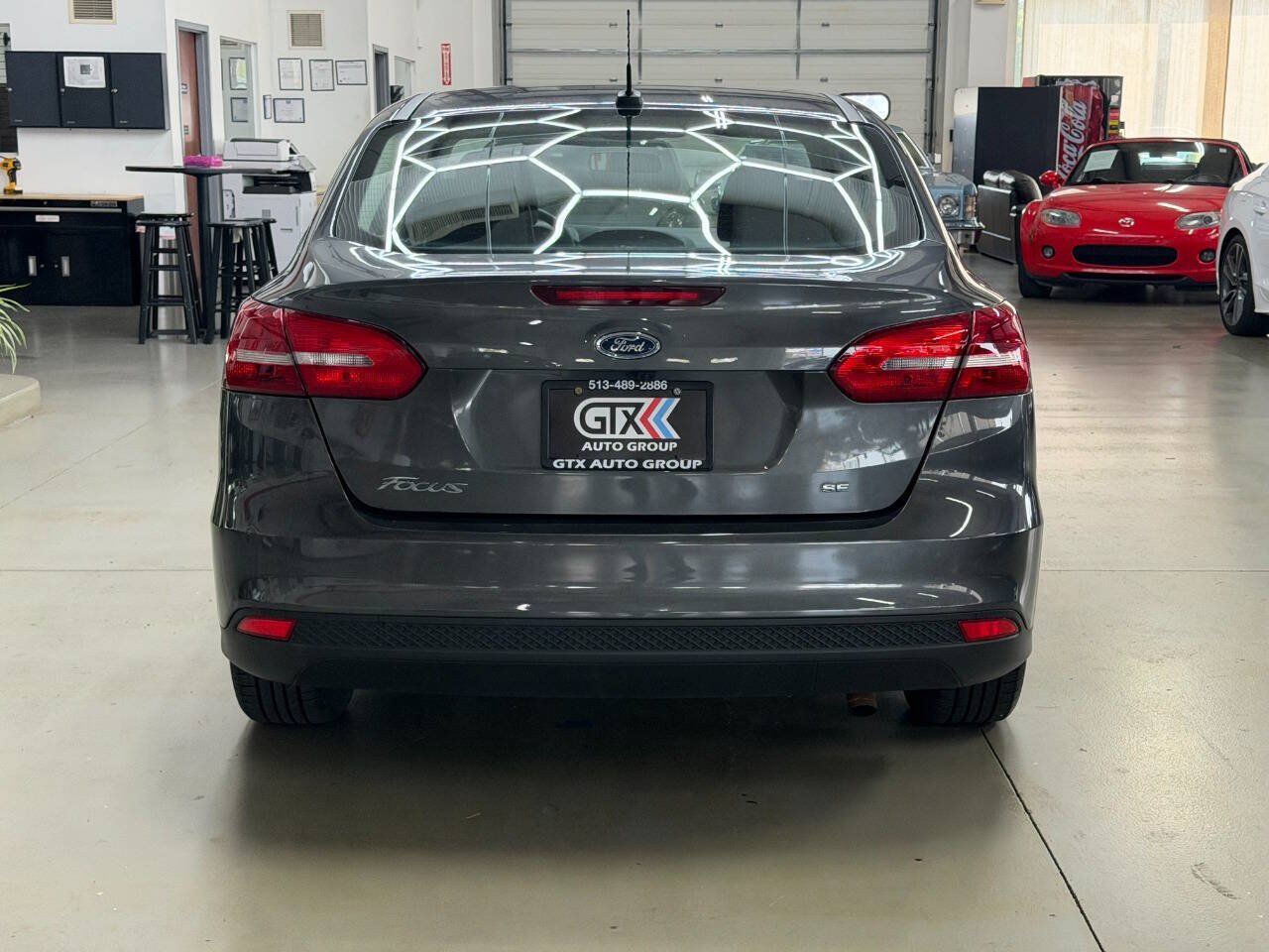 Used 2017 Ford Focus SE FWD image 3