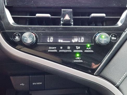 Used 2023 Toyota Camry SE FWD image 17