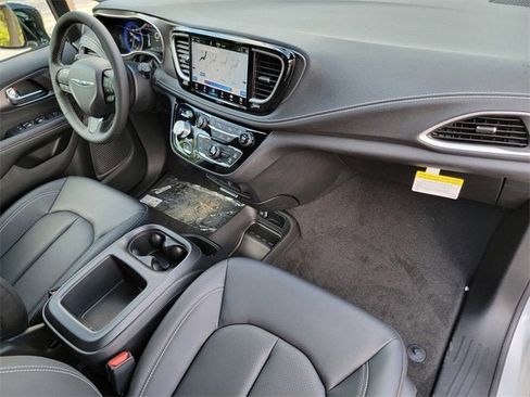 New 2026 Chrysler Pacifica Select w/ S Appearance Package image 25