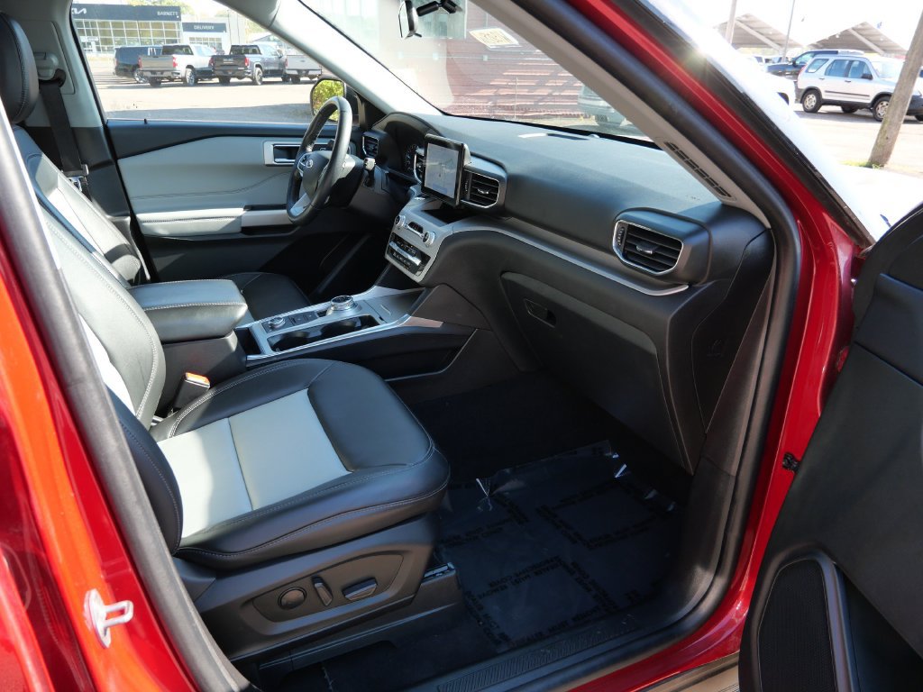 Certified 2023 Ford Explorer XLT w/ Equipment Group 202A AWD/4WD image 11