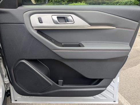 New 2026 Ford Explorer Active RWD image 31