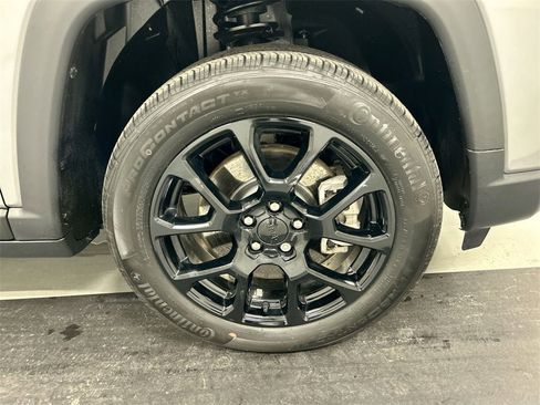 Used 2024 Jeep Compass Latitude w/ Sun and Sound Group image 8