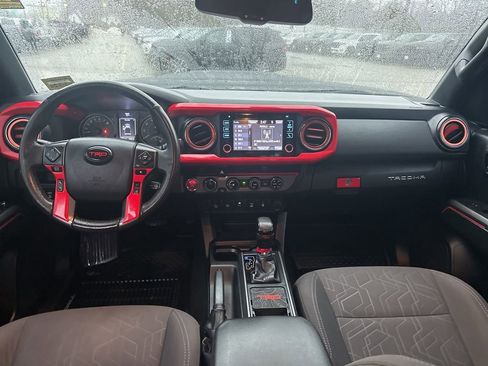 Used 2018 Toyota Tacoma TRD Sport w/ Technology Package image 14