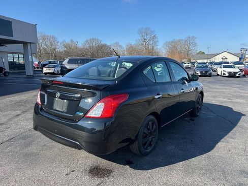 Used 2016 Nissan Versa SV image 4