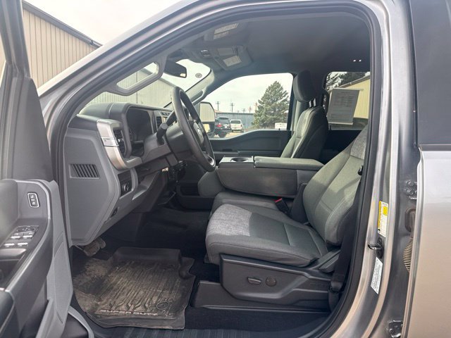 Used 2023 Ford F250 XLT AWD/4WD image 3