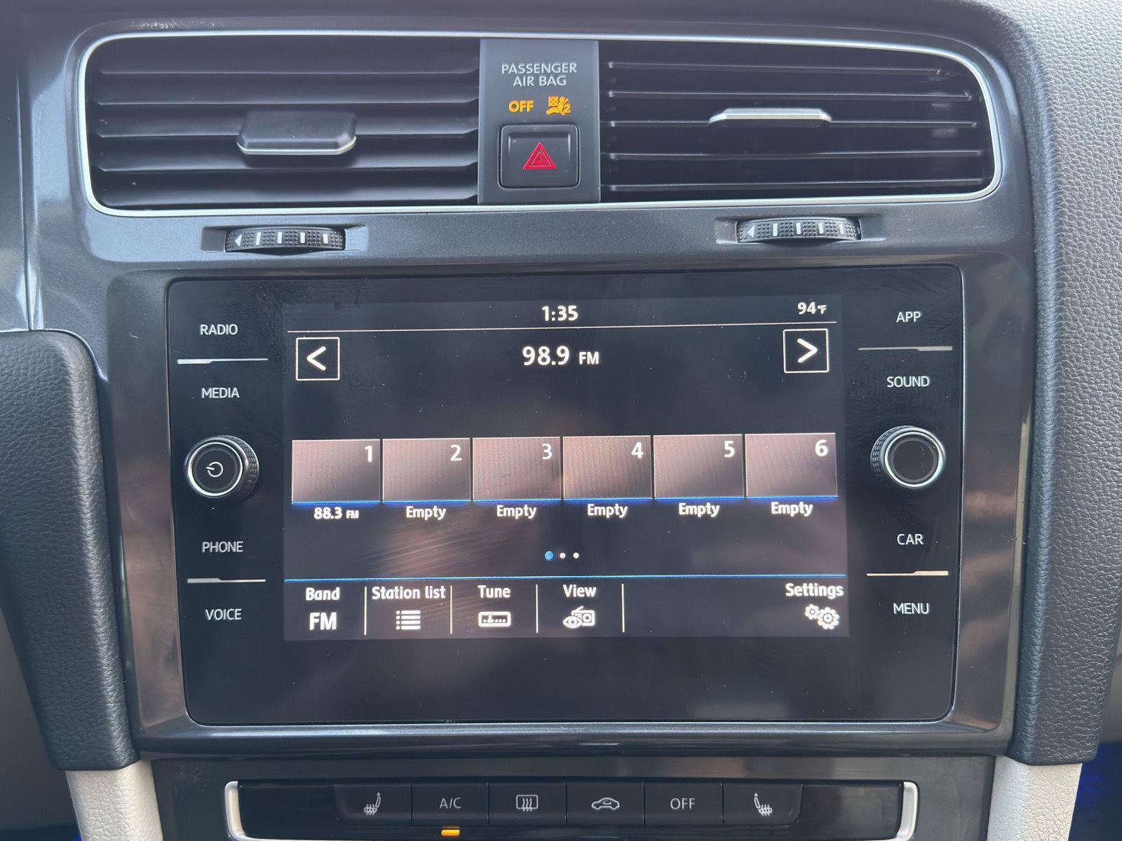 Used 2019 Volkswagen Golf 4-Door FWD image 21