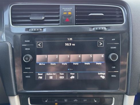 Used 2019 Volkswagen Golf SE FWD image 21