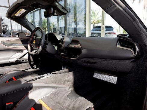 Used 2022 Ferrari SF90 Spider image 39