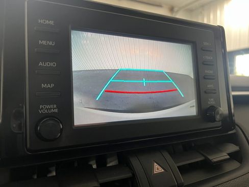Used 2019 Toyota RAV4 LE image 9