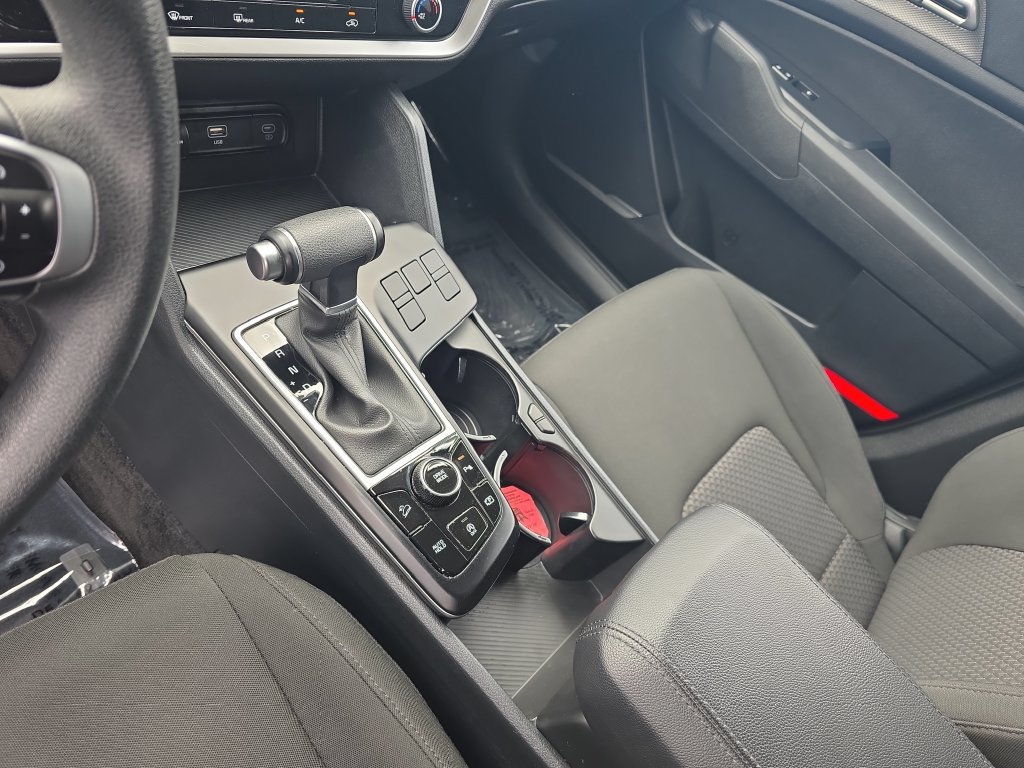 Used 2025 Kia Sportage LX FWD image 21