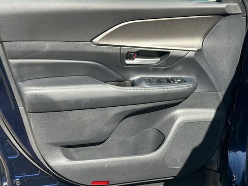 Certified 2024 Toyota Grand Highlander AWD image 12