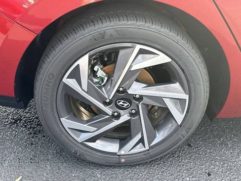 New 2025 Hyundai Elantra Limited FWD image 17