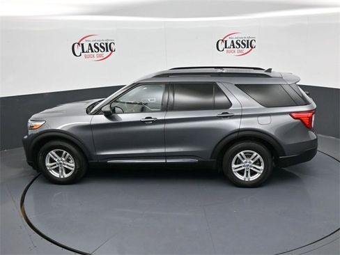 Used 2022 Ford Explorer XLT image 18