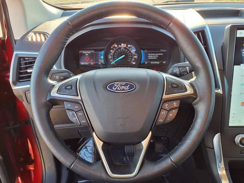 Used 2024 Ford Edge Titanium image 17