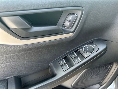 Used 2022 Ford Escape SE w/ Cold Weather Package image 19