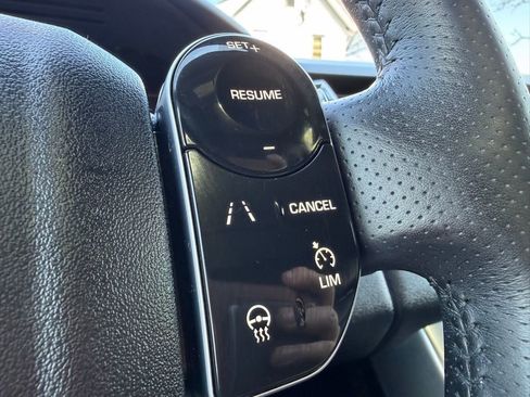 Used 2019 Land Rover Range Rover Sport HSE image 17