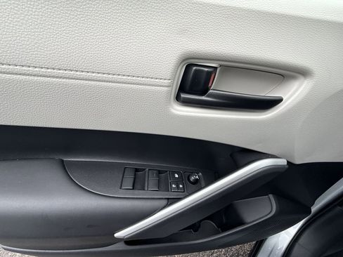 Used 2025 Toyota Corolla Cross L image 30