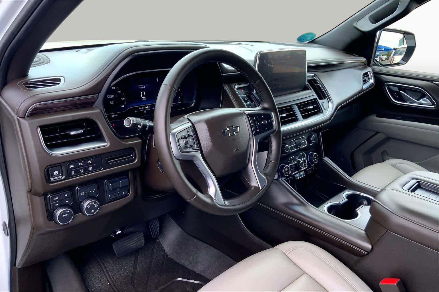 Used 2024 Chevrolet Tahoe Z71 w/ Luxury Package AWD/4WD image 17