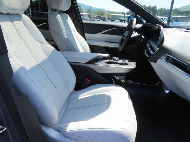 Certified 2024 Cadillac Lyriq Luxury AWD/4WD image 41