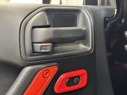 Used 2017 Jeep Wrangler Unlimited Sahara w/ Connectivity Group image 9