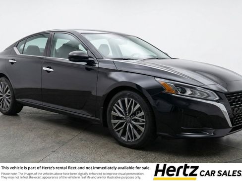 Used 2025 Nissan Altima 2.5 SV FWD image 1