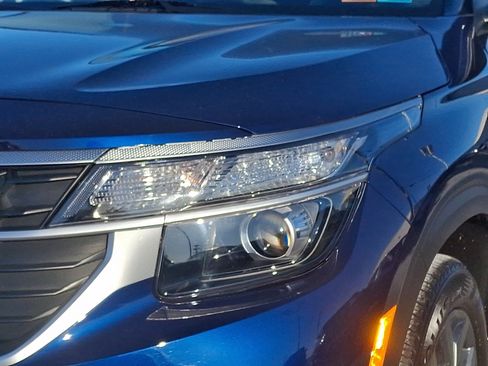 Used 2025 Kia Seltos LX image 9