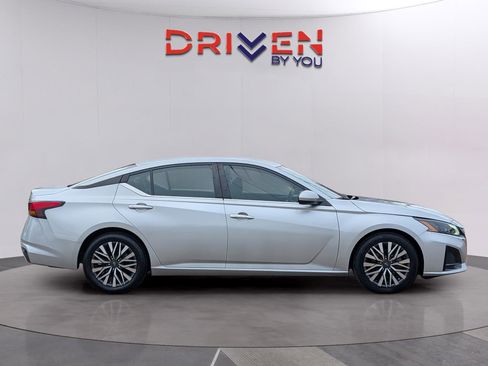 Used 2023 Nissan Altima 2.5 SV image 6