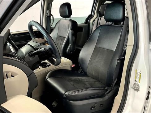 Used 2019 Dodge Grand Caravan SXT image 25