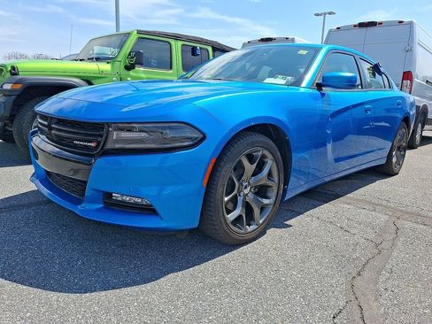 Used 2015 Dodge Charger SXT w/ Plus Group image 3